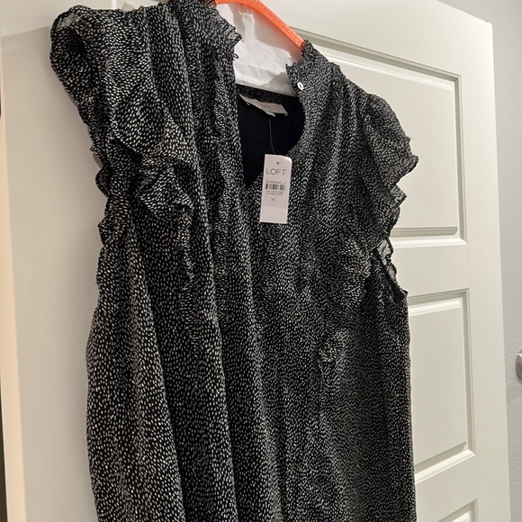 LOFT Tops - SS Ruffle XL Top